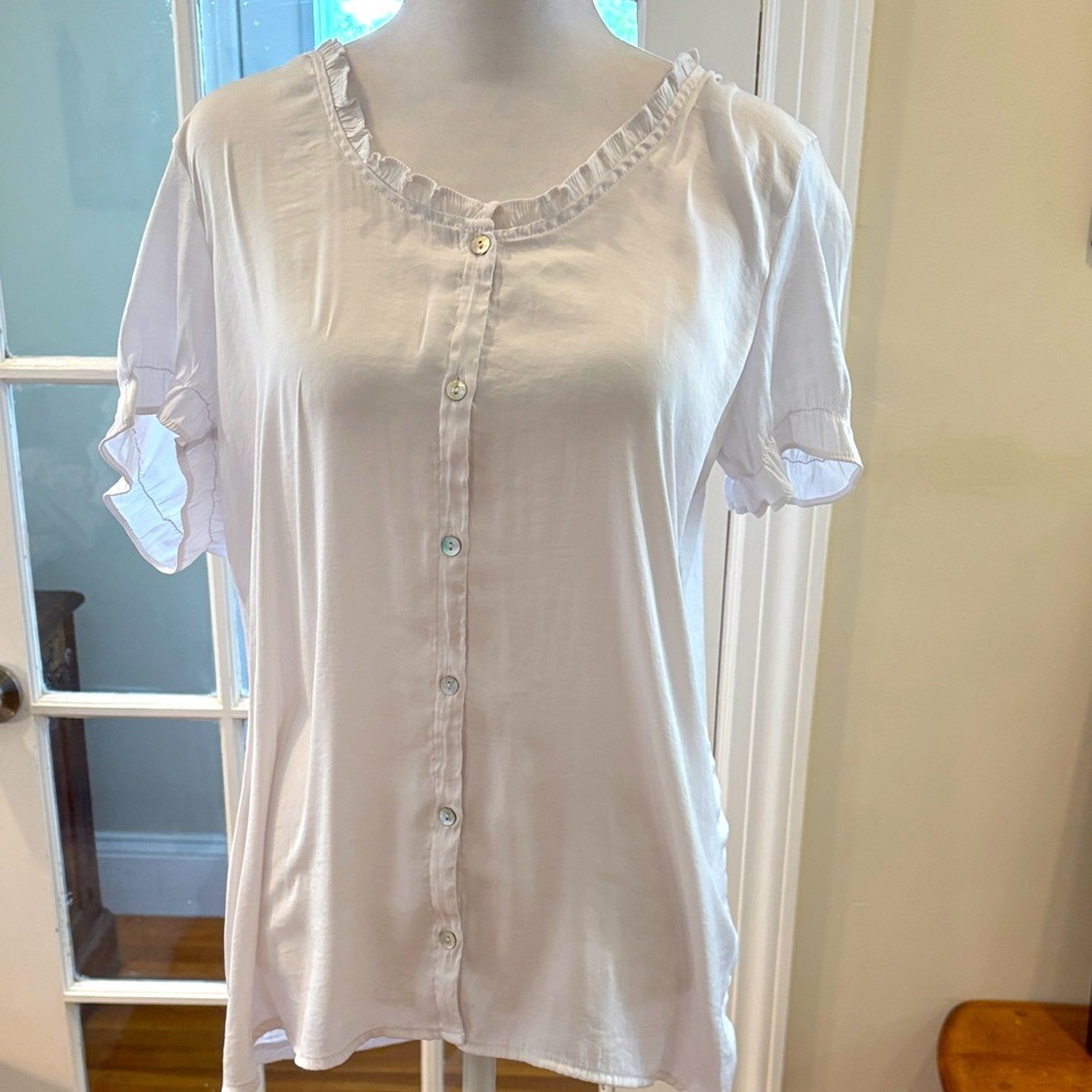 Dolan White Ruffle-Trim Button Front Blouse. Size L